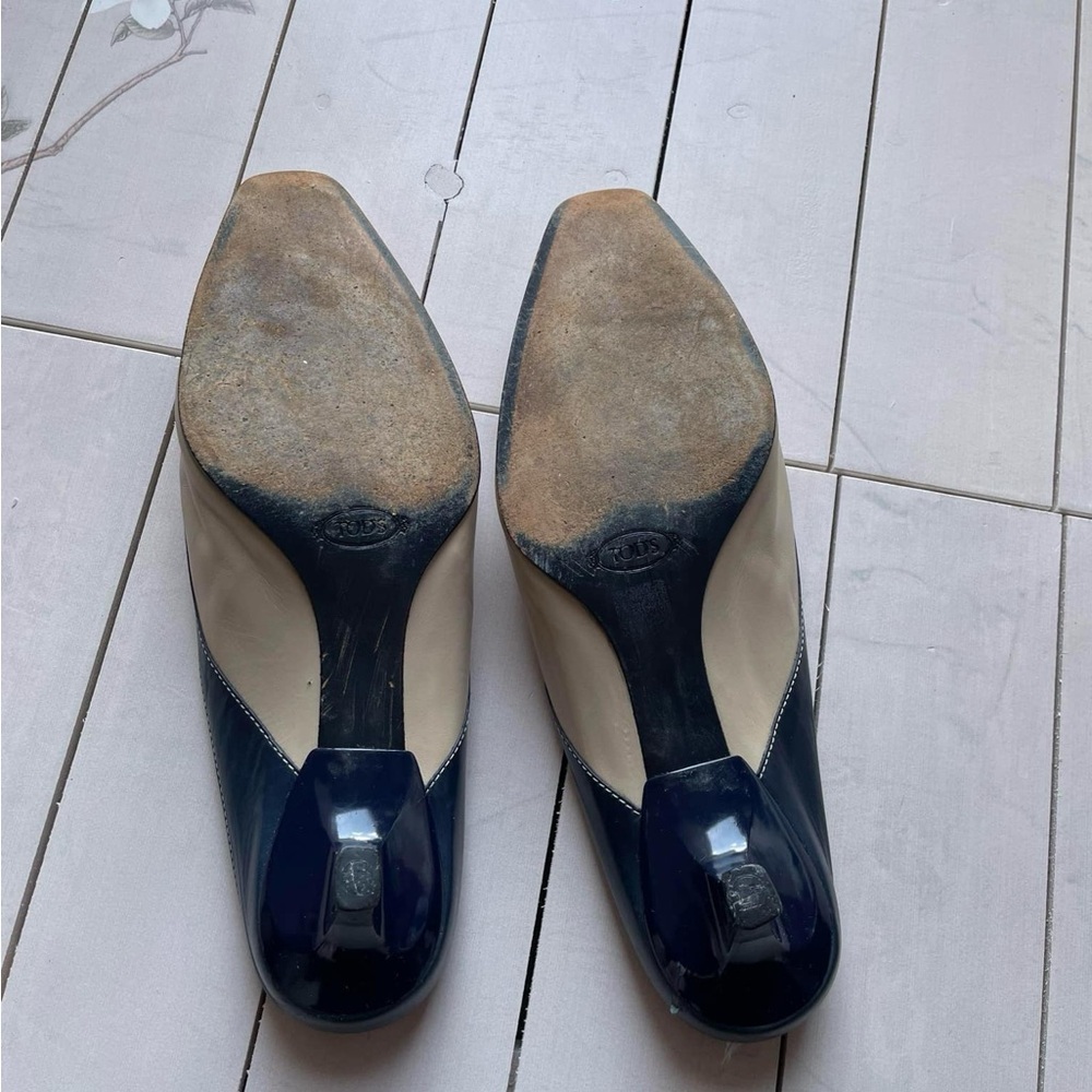 Tod's Cream and Black Leather Loafers - Picture 5 of 7